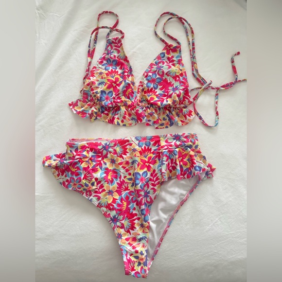 Floral Ruffle Bikini Set - Picture 2 of 3
